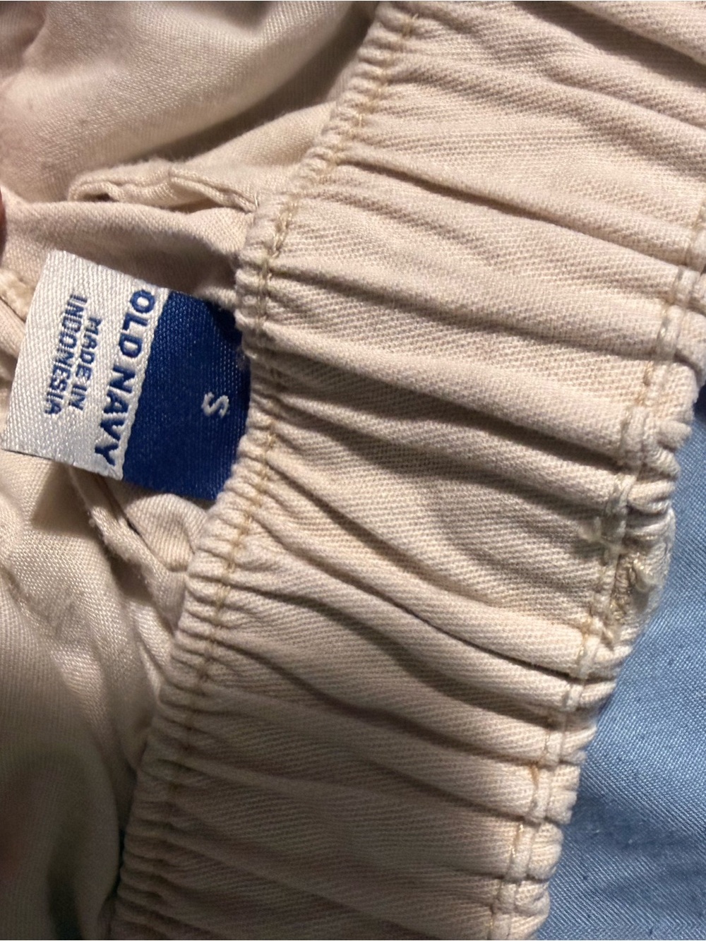 Old Navy Cream Elastic-Waist Shorts